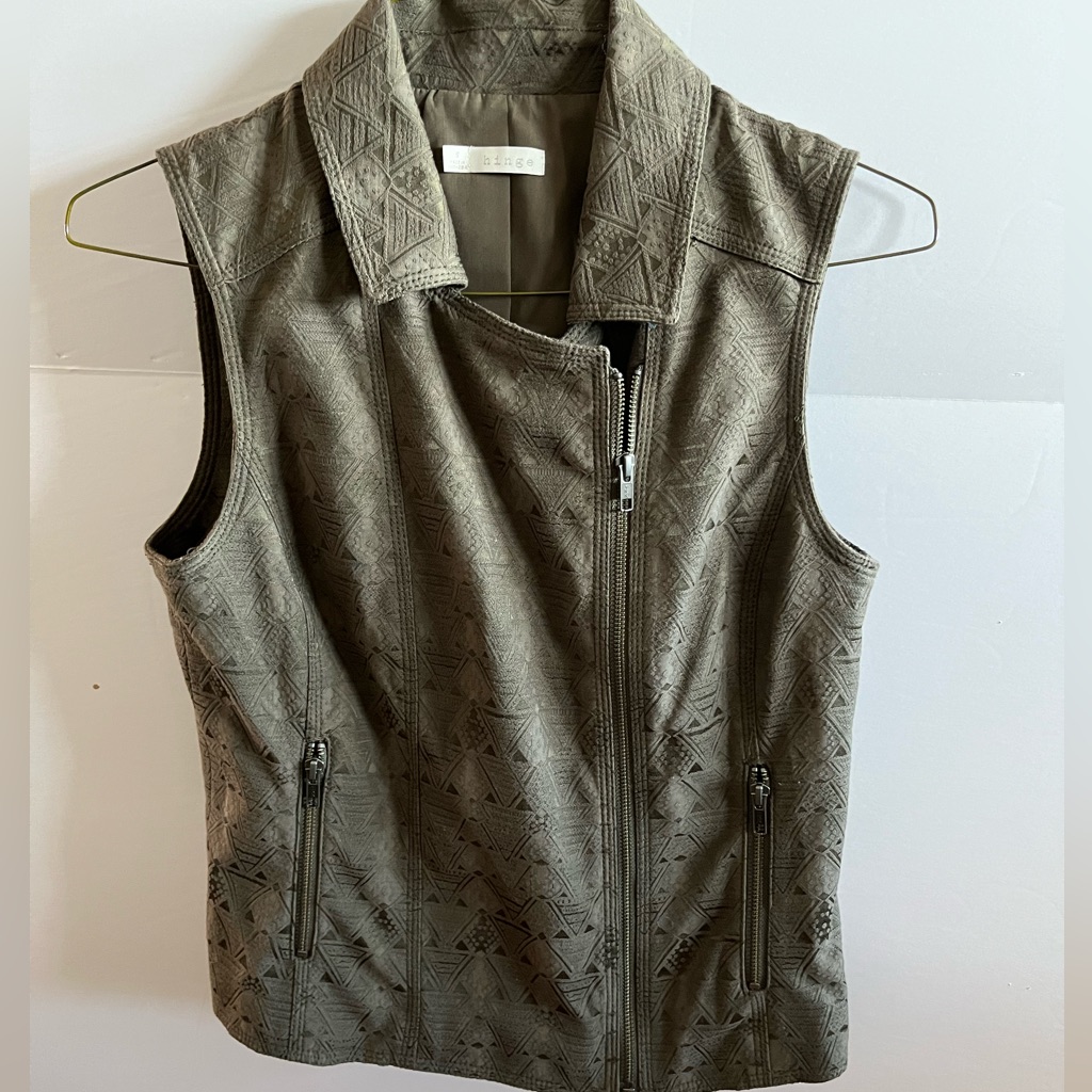 Hinge Vest
